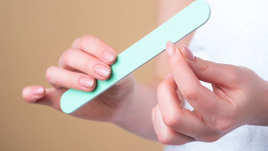ACTIVE BEAUTY: dm Magazin für Beauty und Wohlbefinden plus Expertise vom dm friseur- & kosmetikstudio