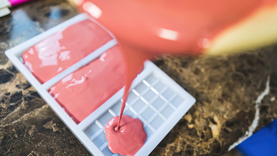 Ruby Schokolade wird geschmolzen
