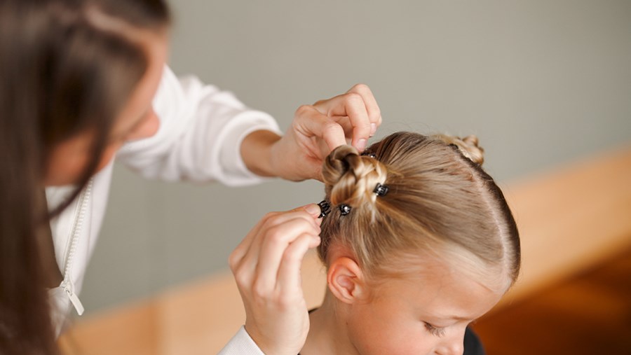 ACTIVE BEAUTY: dm Magazin für Beauty und Wohlbefinden plus Expertise vom dm friseur- & kosmetikstudio