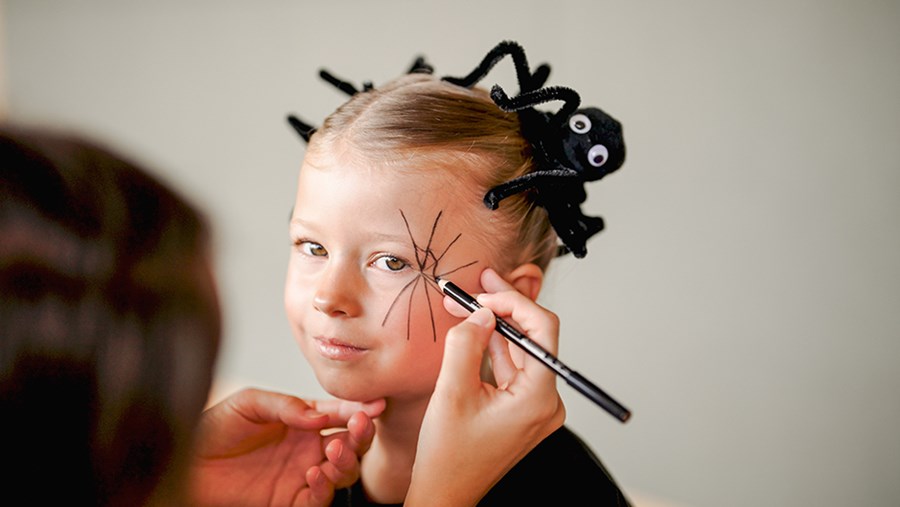 ACTIVE BEAUTY: dm Magazin für Beauty und Wohlbefinden plus Expertise vom dm friseur- & kosmetikstudio