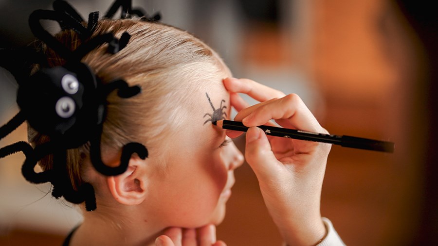 ACTIVE BEAUTY: dm Magazin für Beauty und Wohlbefinden plus Expertise vom dm friseur- & kosmetikstudio