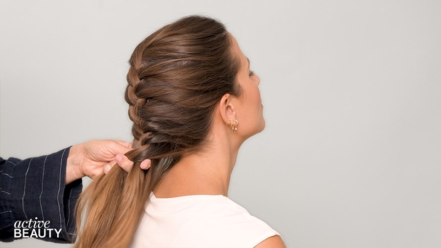 ACTIVE BEAUTY: dm Magazin für Beauty und Wohlbefinden plus Expertise vom dm friseur- & kosmetikstudio