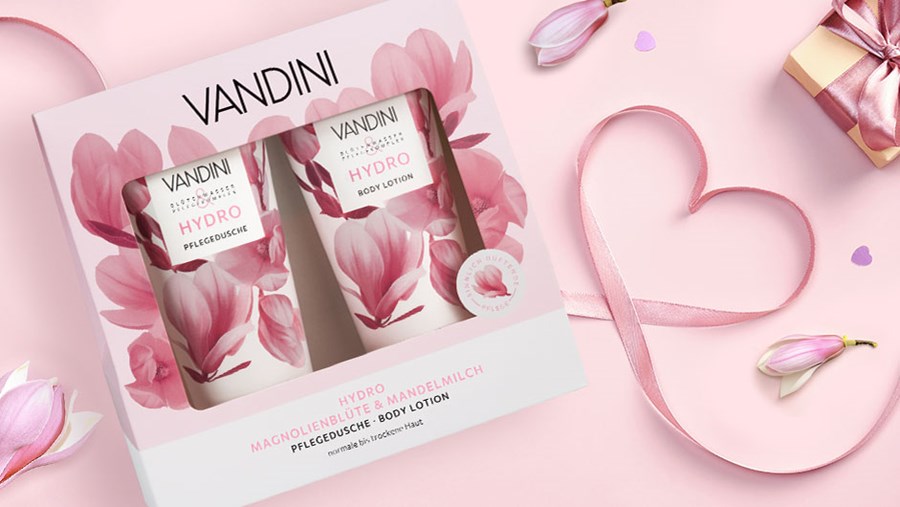 ACTIVE BEAUTY: dm Magazin für Beauty und Wohlbefinden plus Expertise vom dm friseur- & kosmetikstudio