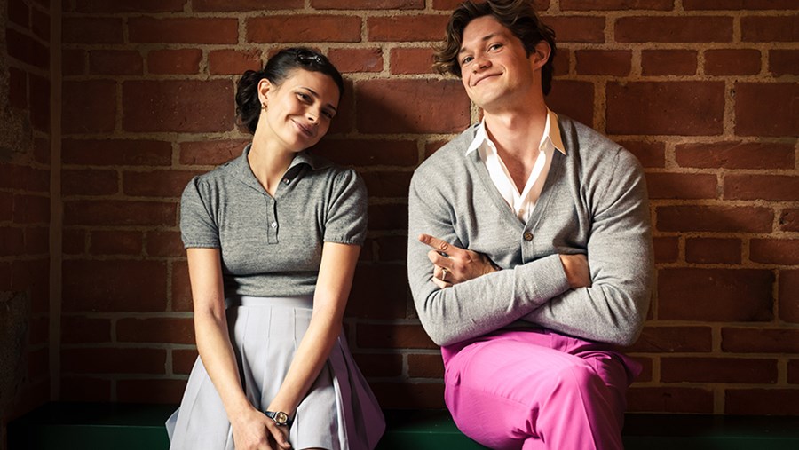 Maxton Hall: Harriet Herbig-Matten und Damian Hardung ACTIVE BEAUTY: dm Magazin für Beauty und Wohlbefinden plus Expertise vom dm friseur- & kosmetikstudio