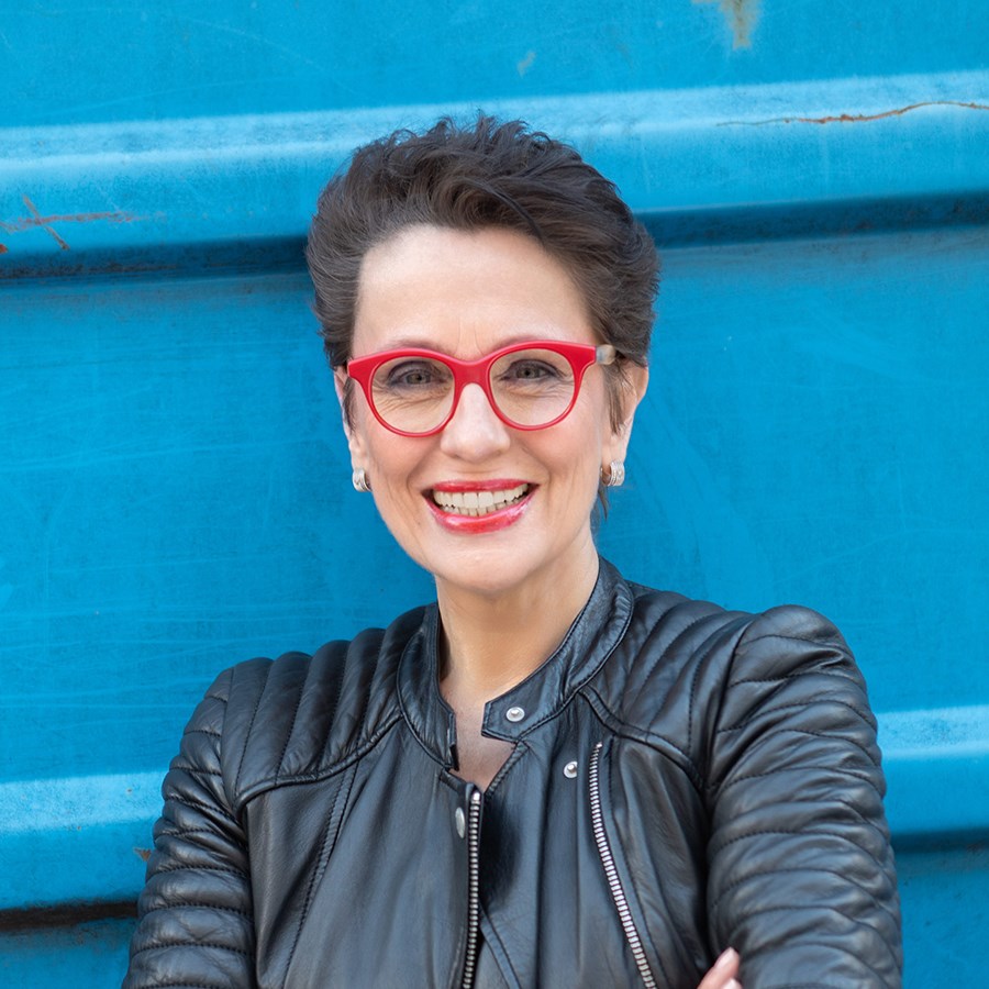 ACTIVE BEAUTY: dm Magazin für Beauty und Wohlbefinden plus Expertise vom dm friseur- & kosmetikstudio