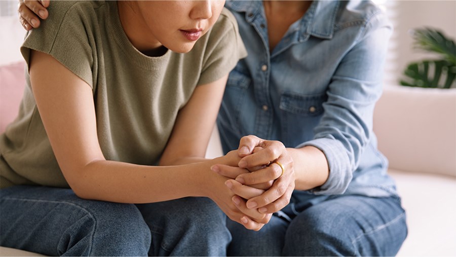 ACTIVE BEAUTY: dm Magazin für Beauty und Wohlbefinden plus Expertise vom dm friseur- & kosmetikstudio