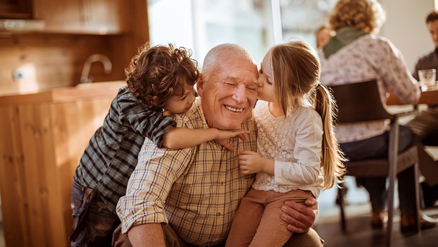 ACTIVE BEAUTY: dm Magazin für Beauty und Wohlbefinden plus Expertise vom dm friseur- & kosmetikstudio