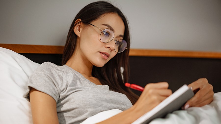 ACTIVE BEAUTY: dm Magazin für Beauty und Wohlbefinden plus Expertise vom dm friseur- & kosmetikstudio