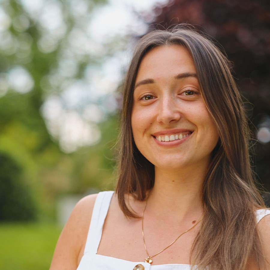 ACTIVE BEAUTY: dm Magazin für Beauty und Wohlbefinden plus Expertise vom dm friseur- & kosmetikstudio