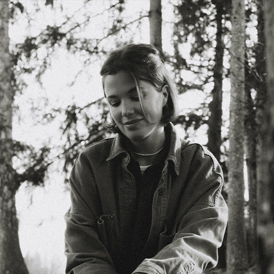 ACTIVE BEAUTY: dm Magazin für Beauty und Wohlbefinden plus Expertise vom dm friseur- & kosmetikstudio