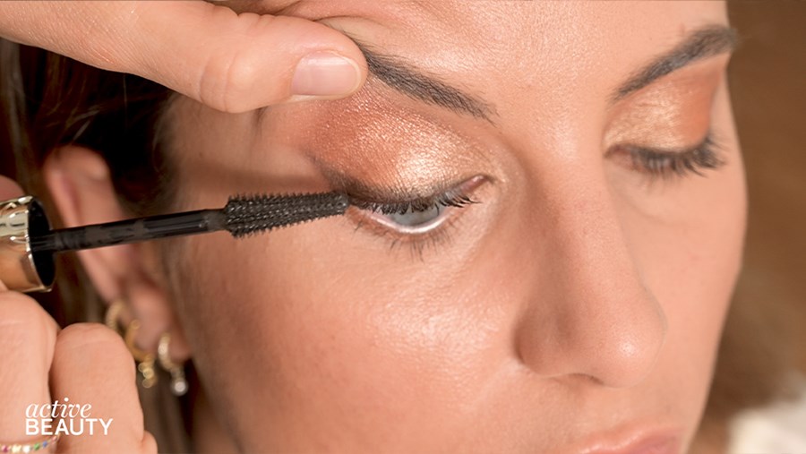 ACTIVE BEAUTY: dm Magazin für Beauty und Wohlbefinden plus Expertise vom dm friseur- & kosmetikstudio