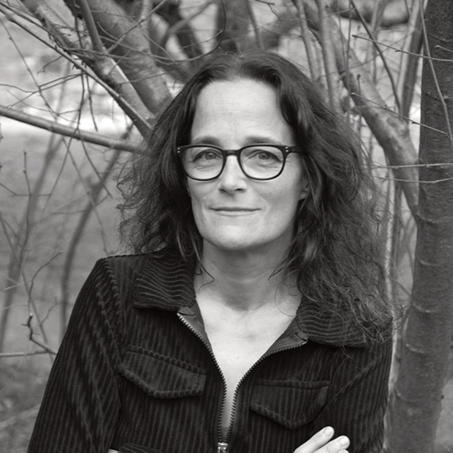 ACTIVE BEAUTY: dm Magazin für Beauty und Wohlbefinden plus Expertise vom dm friseur- & kosmetikstudio