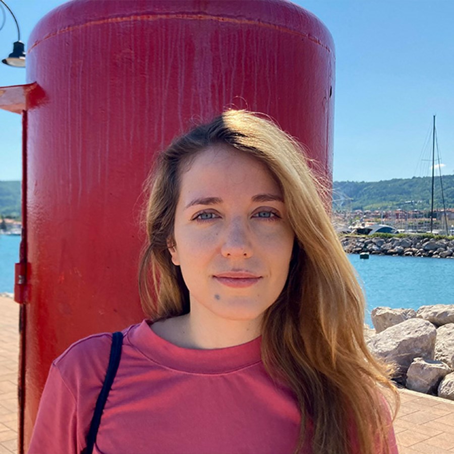 ACTIVE BEAUTY: dm Magazin für Beauty und Wohlbefinden plus Expertise vom dm friseur- & kosmetikstudio