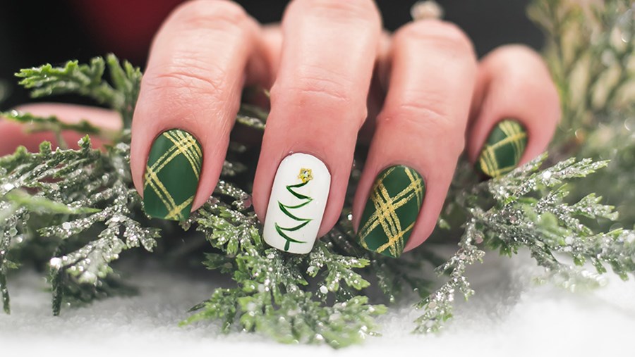 ACTIVE BEAUTY: dm Magazin für Beauty und Wohlbefinden plus Expertise vom dm friseur- & kosmetikstudio