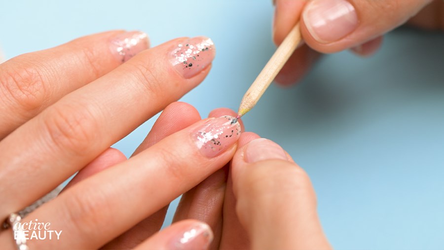 ACTIVE BEAUTY: dm Magazin für Beauty und Wohlbefinden plus Expertise vom dm friseur- & kosmetikstudio