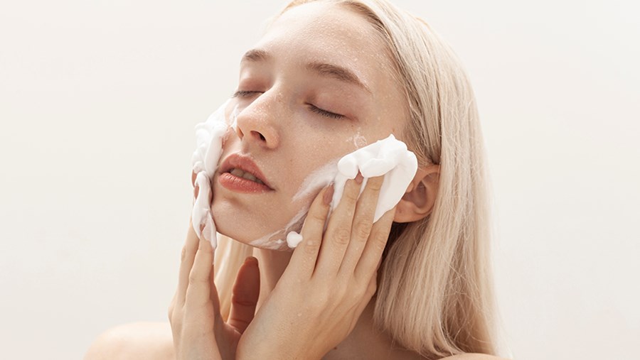 ACTIVE BEAUTY: dm Magazin für Beauty und Wohlbefinden plus Expertise vom dm friseur- & kosmetikstudio