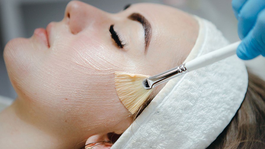 ACTIVE BEAUTY: dm Magazin für Beauty und Wohlbefinden plus Expertise vom dm friseur- & kosmetikstudio