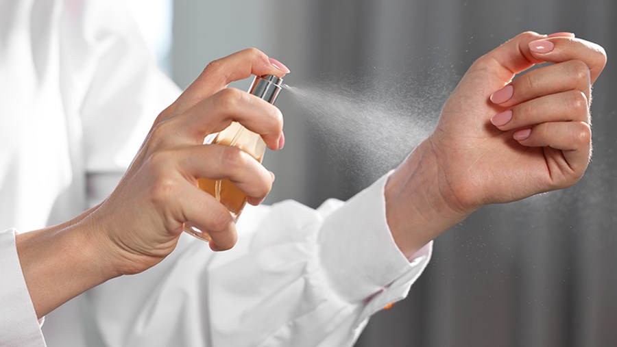 ACTIVE BEAUTY: dm Magazin für Beauty und Wohlbefinden plus Expertise vom dm friseur- & kosmetikstudio