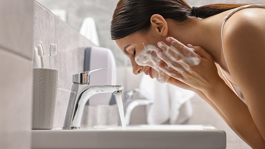 ACTIVE BEAUTY: dm Magazin für Beauty und Wohlbefinden plus Expertise vom dm friseur- & kosmetikstudio