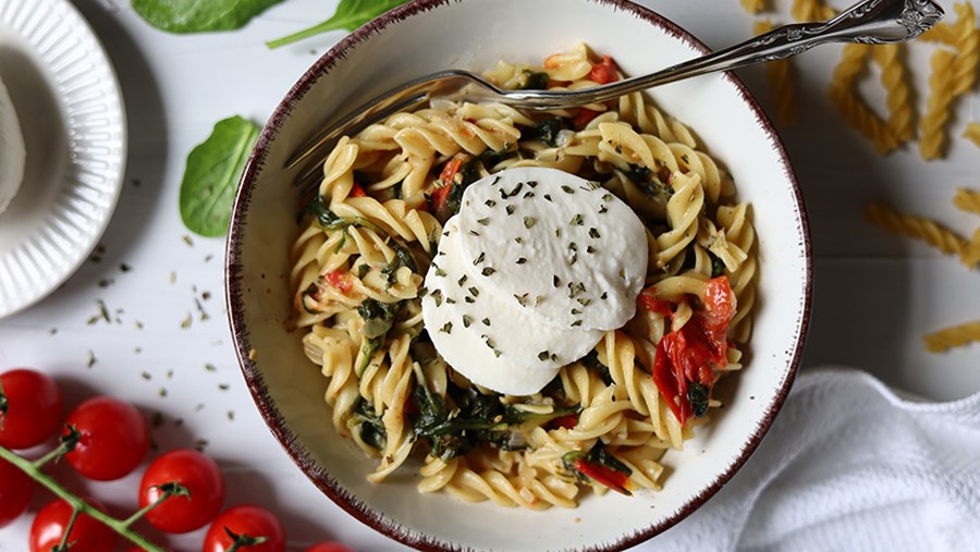 ACTIVE BEAUTY: dm Magazin für Beauty und Wohlbefinden plus Expertise vom dm friseur- & kosmetikstudio