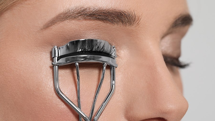 ACTIVE BEAUTY: dm Magazin für Beauty und Wohlbefinden plus Expertise vom dm friseur- & kosmetikstudio