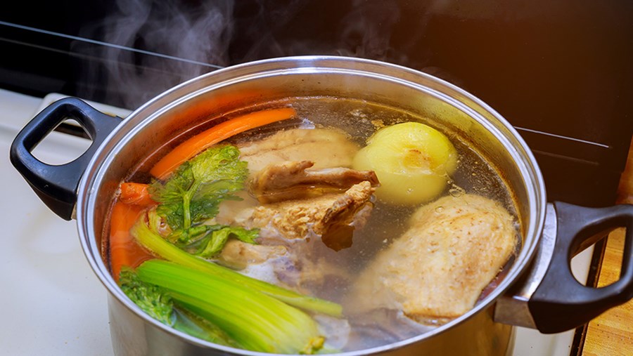 ACTIVE BEAUTY: dm Magazin für Beauty und Wohlbefinden plus Expertise vom dm friseur- & kosmetikstudio