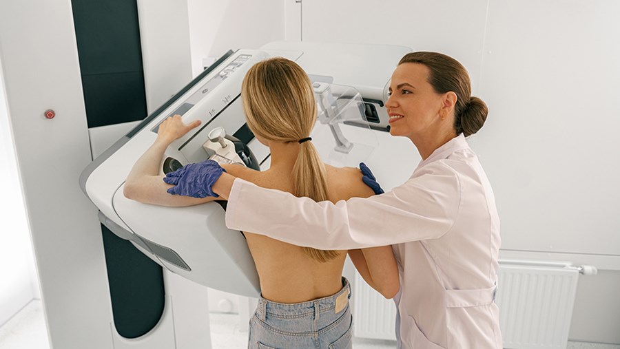 ACTIVE BEAUTY: dm Magazin für Beauty und Wohlbefinden plus Expertise vom dm friseur- & kosmetikstudio