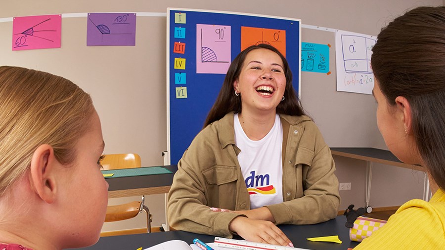 ACTIVE BEAUTY: dm Magazin für Beauty und Wohlbefinden plus Expertise vom dm friseur- & kosmetikstudio