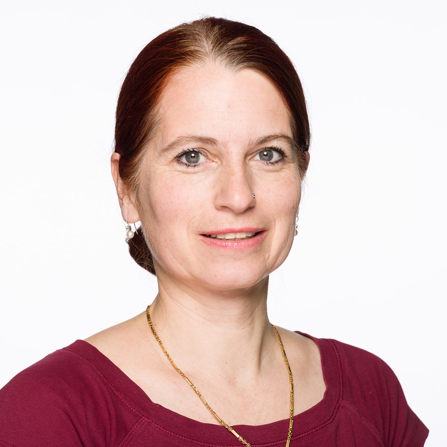 ACTIVE BEAUTY: dm Magazin für Beauty und Wohlbefinden plus Expertise vom dm friseur- & kosmetikstudio