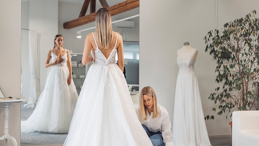 ACTIVE BEAUTY: dm Magazin für Beauty und Wohlbefinden plus Expertise vom dm friseur- & kosmetikstudio