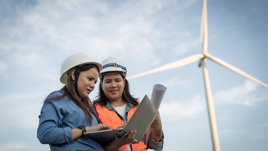 ACTIVE BEAUTY: dm Magazin für Beauty und Wohlbefinden plus Expertise vom dm friseur- & kosmetikstudio