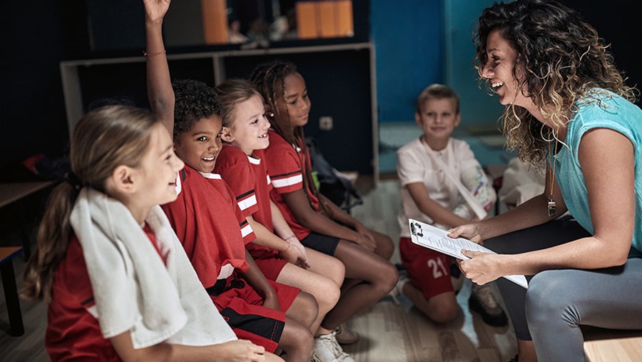 ACTIVE BEAUTY: dm Magazin für Beauty und Wohlbefinden plus Expertise vom dm friseur- & kosmetikstudio