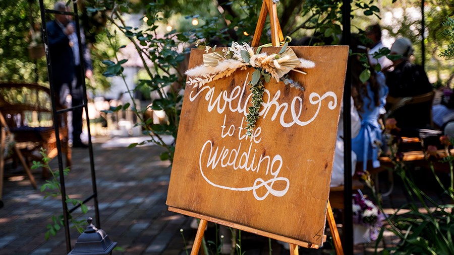 ACTIVE BEAUTY: dm Magazin für Beauty und Wohlbefinden plus Expertise vom dm friseur- & kosmetikstudio