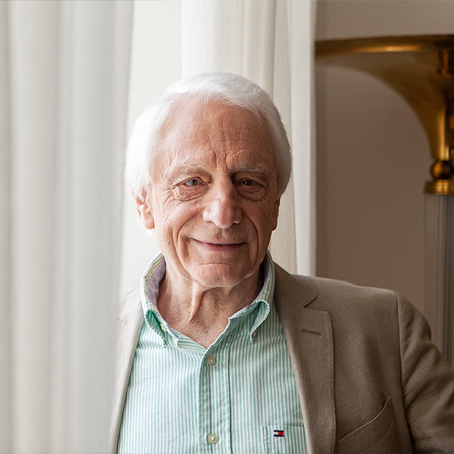 ACTIVE BEAUTY: dm Magazin für Beauty und Wohlbefinden plus Expertise vom dm friseur- & kosmetikstudio