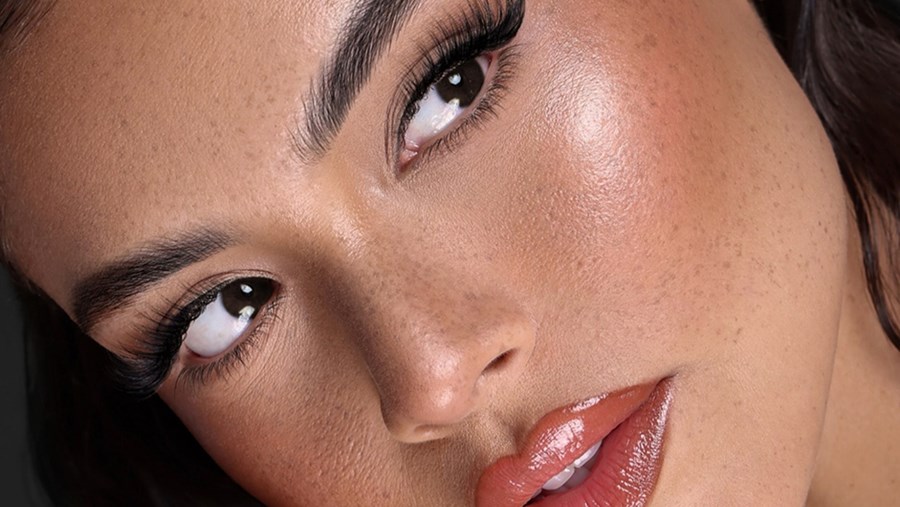 ACTIVE BEAUTY: dm Magazin für Beauty und Wohlbefinden plus Expertise vom dm friseur- & kosmetikstudio