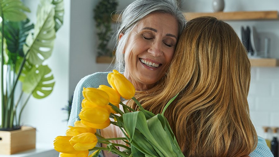 ACTIVE BEAUTY: dm Magazin für Beauty und Wohlbefinden plus Expertise vom dm friseur- & kosmetikstudio