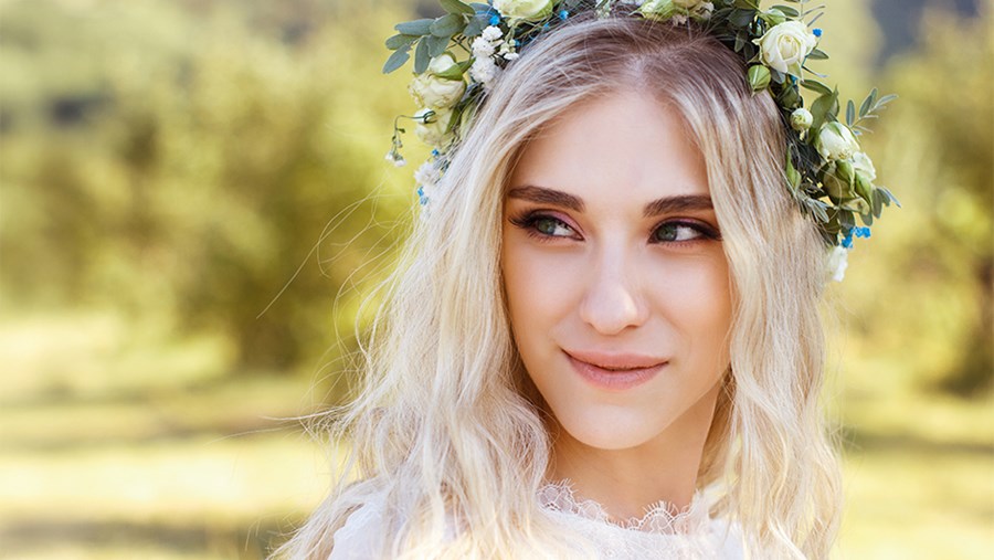 ACTIVE BEAUTY: dm Magazin für Beauty und Wohlbefinden plus Expertise vom dm friseur- & kosmetikstudio