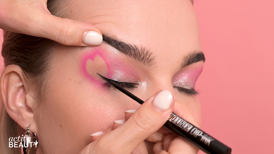 ACTIVE BEAUTY: dm Magazin für Beauty und Wohlbefinden plus Expertise vom dm friseur- & kosmetikstudio