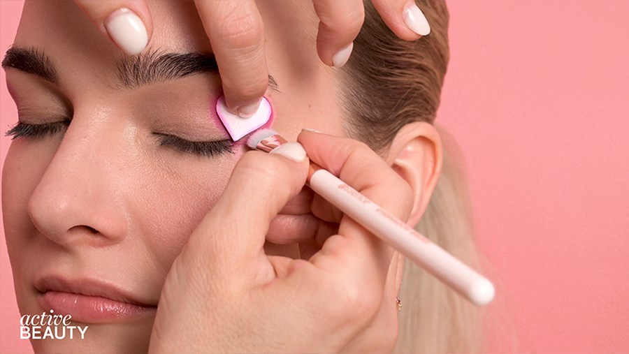 ACTIVE BEAUTY: dm Magazin für Beauty und Wohlbefinden plus Expertise vom dm friseur- & kosmetikstudio