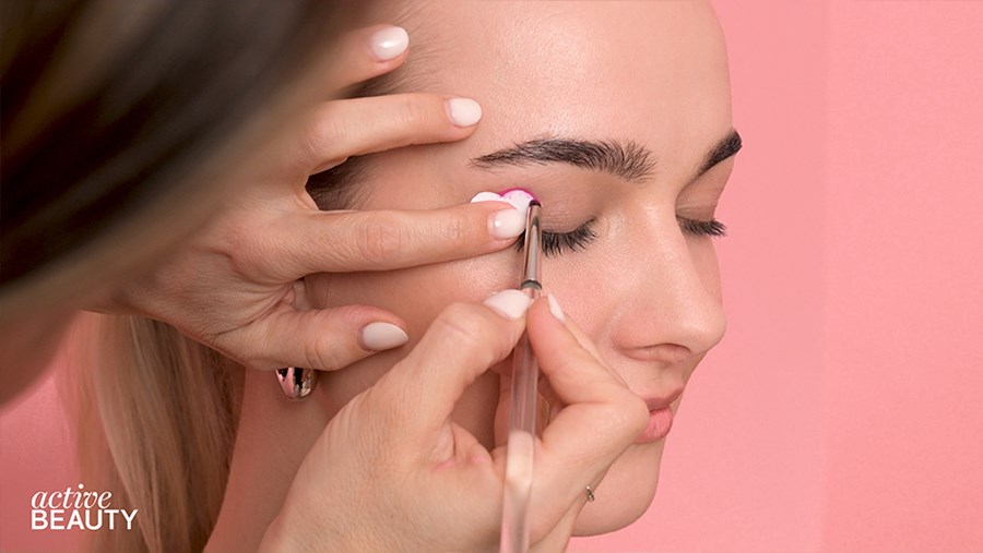 ACTIVE BEAUTY: dm Magazin für Beauty und Wohlbefinden plus Expertise vom dm friseur- & kosmetikstudio