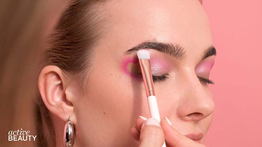 ACTIVE BEAUTY: dm Magazin für Beauty und Wohlbefinden plus Expertise vom dm friseur- & kosmetikstudio