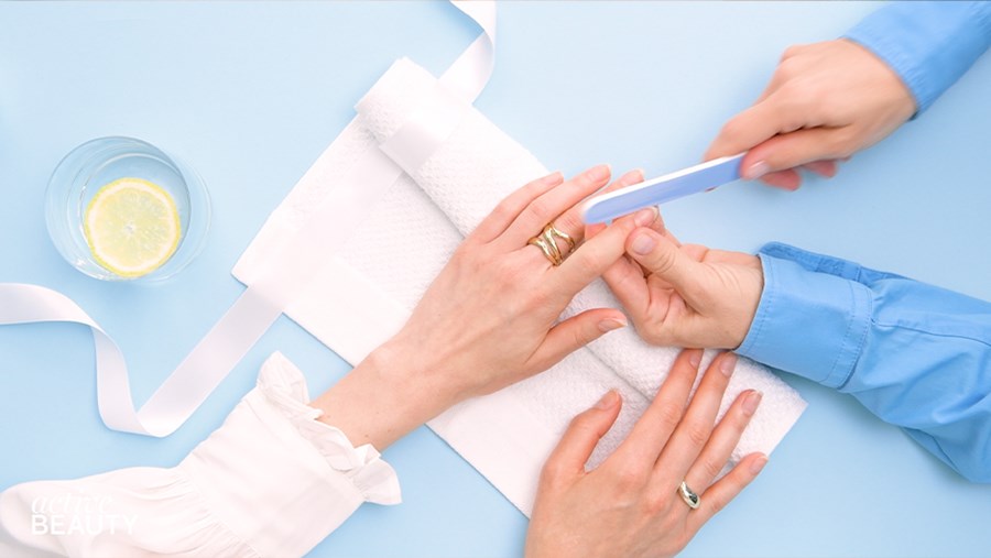 ACTIVE BEAUTY: dm Magazin für Beauty und Wohlbefinden plus Expertise vom dm friseur- & kosmetikstudio