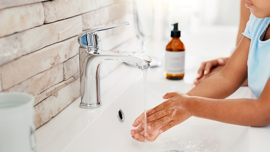 ACTIVE BEAUTY: dm Magazin für Beauty und Wohlbefinden plus Expertise vom dm friseur- & kosmetikstudio