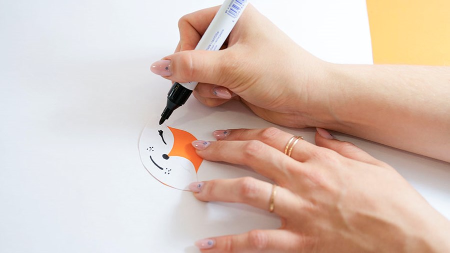 ACTIVE BEAUTY: dm Magazin für Beauty und Wohlbefinden plus Expertise vom dm friseur- & kosmetikstudio