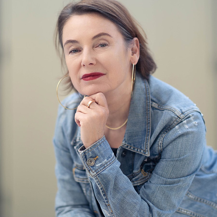 ACTIVE BEAUTY: dm Magazin für Beauty und Wohlbefinden plus Expertise vom dm friseur- & kosmetikstudio