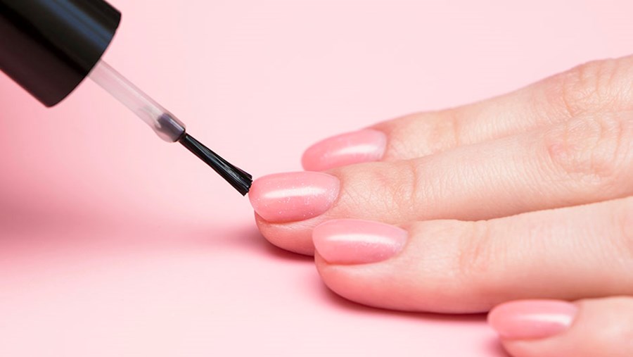 ACTIVE BEAUTY: dm Magazin für Beauty und Wohlbefinden plus Expertise vom dm friseur- & kosmetikstudio