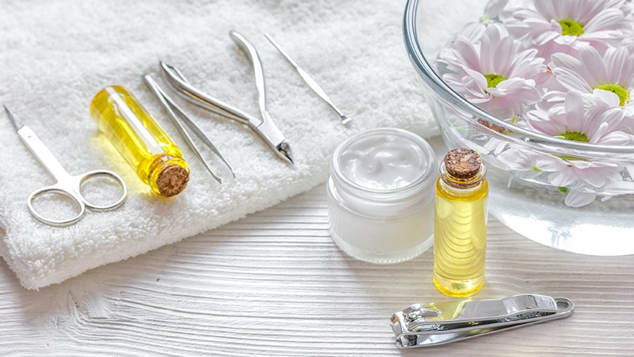 ACTIVE BEAUTY: dm Magazin für Beauty und Wohlbefinden plus Expertise vom dm friseur- & kosmetikstudio