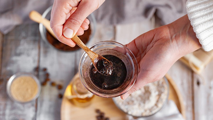 ACTIVE BEAUTY: dm Magazin für Beauty und Wohlbefinden plus Expertise vom dm friseur- & kosmetikstudio