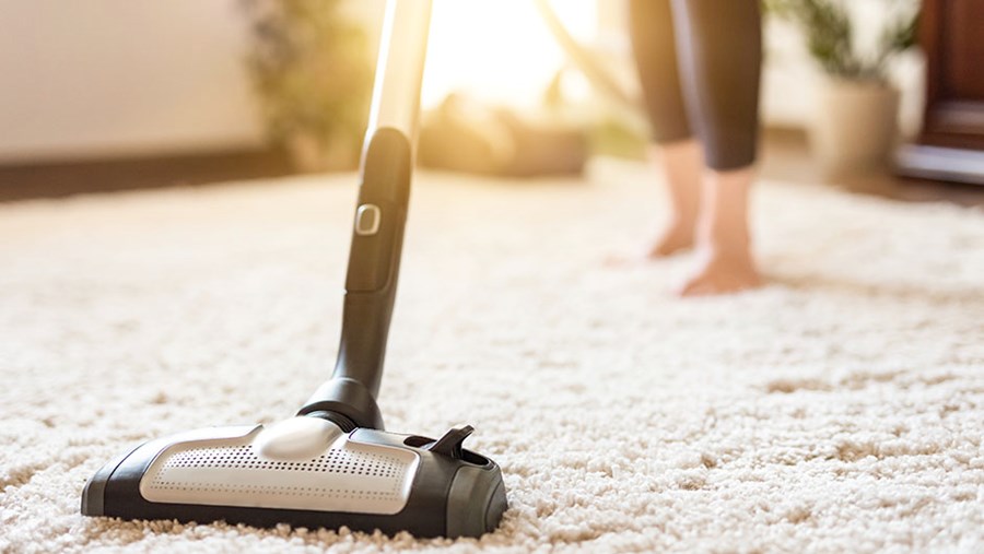 ACTIVE BEAUTY: dm Magazin für Beauty und Wohlbefinden plus Expertise vom dm friseur- & kosmetikstudio